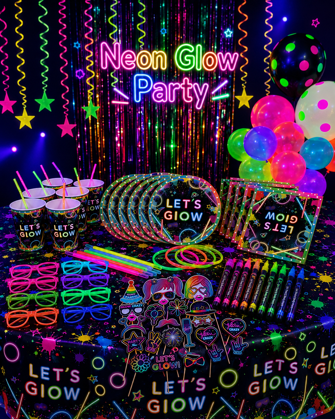 Neon versiering met glowsticks, neon ballonnen, foliegordijn en blacklight sfeer